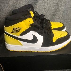 Gently Used Men’s Air Jordan 1 Mid SE Size 12